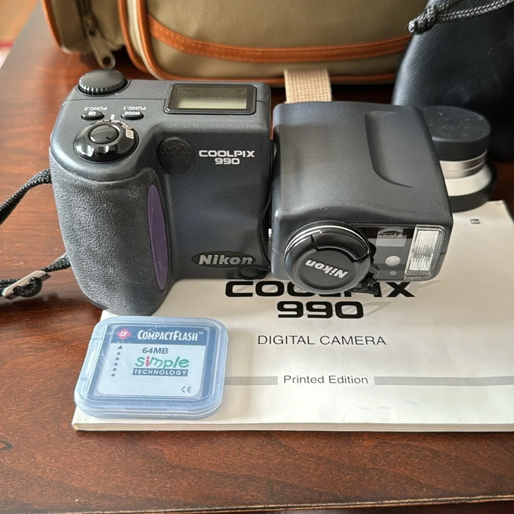 Nikon Coolpix 990 Digital Camera and accessories